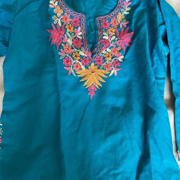 Kurtis and suits for little girls. Sizes range from 12-14 months to size 4. - Picture 8 of 11